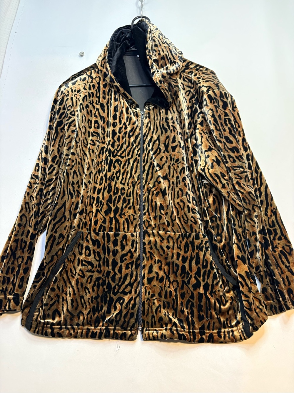 Leopard Print Zip-Front Women’s Jacket size 1x Vintage shoulder pads